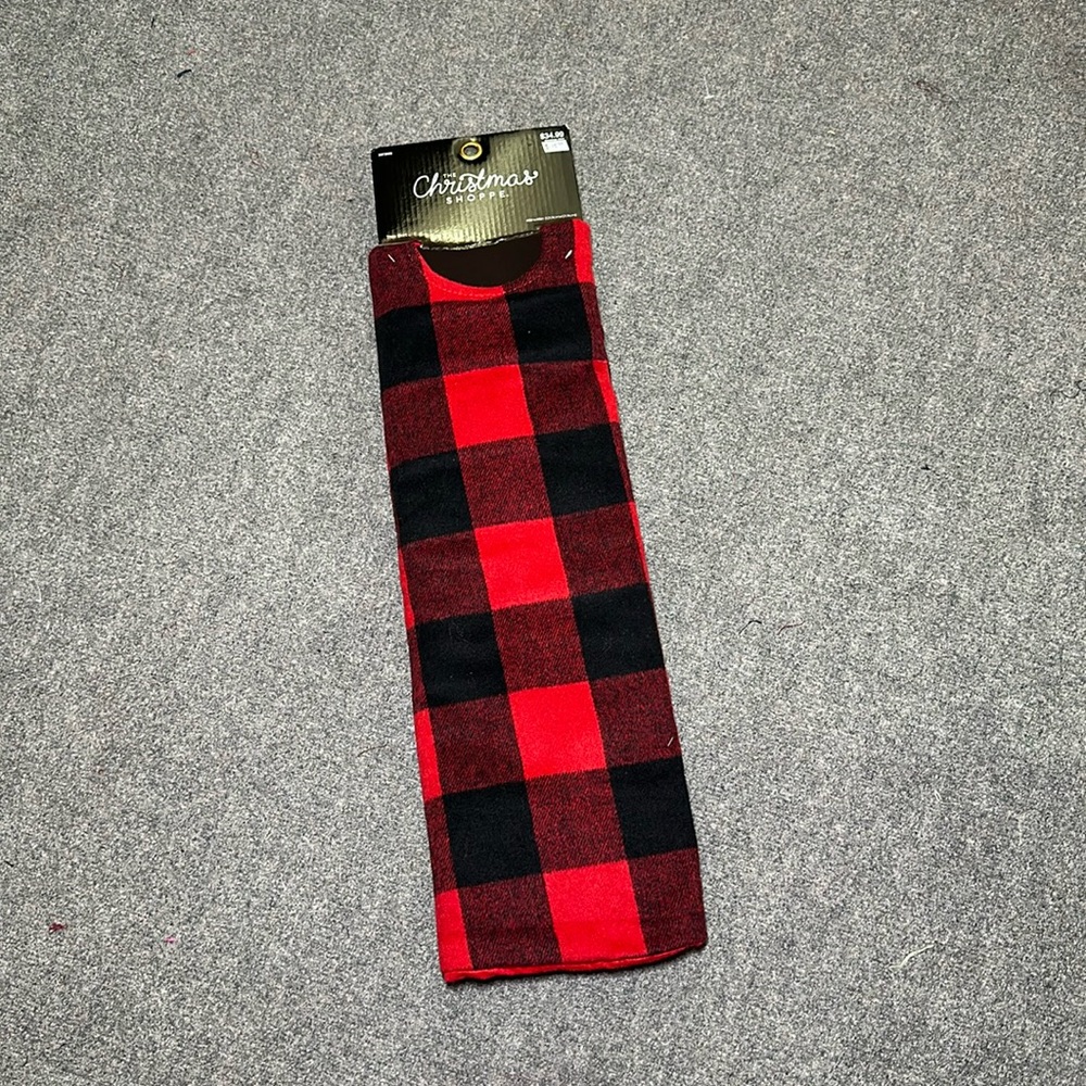 CHRISTMAS TREE SKIRT